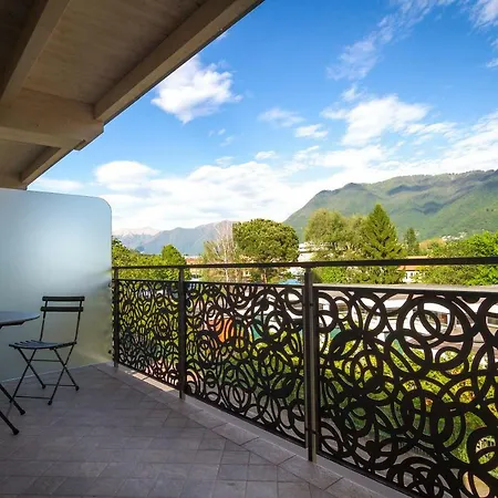 Lake Home Holiday * Como